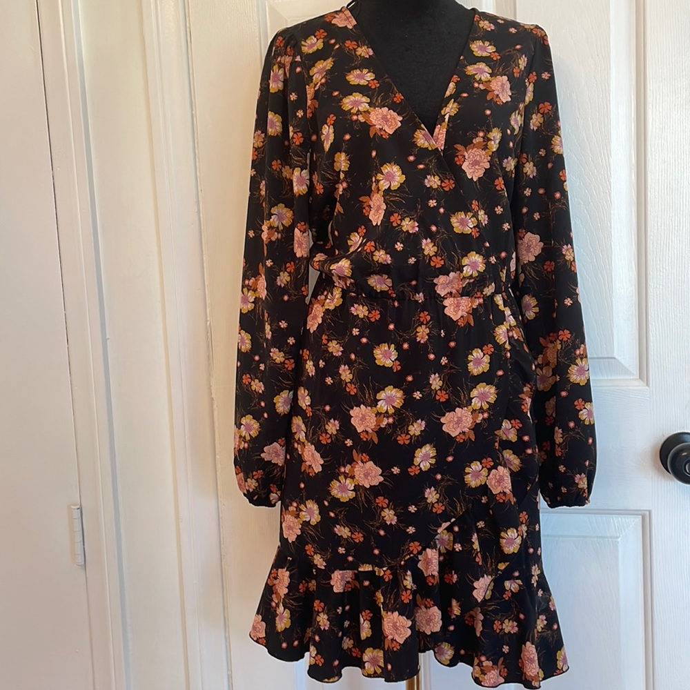 Adorable Abound floral dress. Size L. Cinched/ elastic waist. Cute ruffle/split